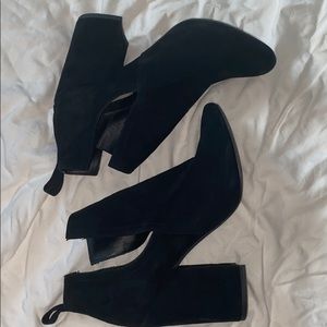 Black Steve Madden booties